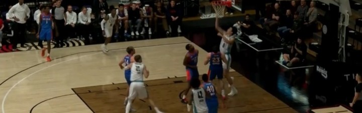 kaiyun-🤩帅啊！杨瀚森高高跃起再收前板 随后拧身反篮打进！本场6前板