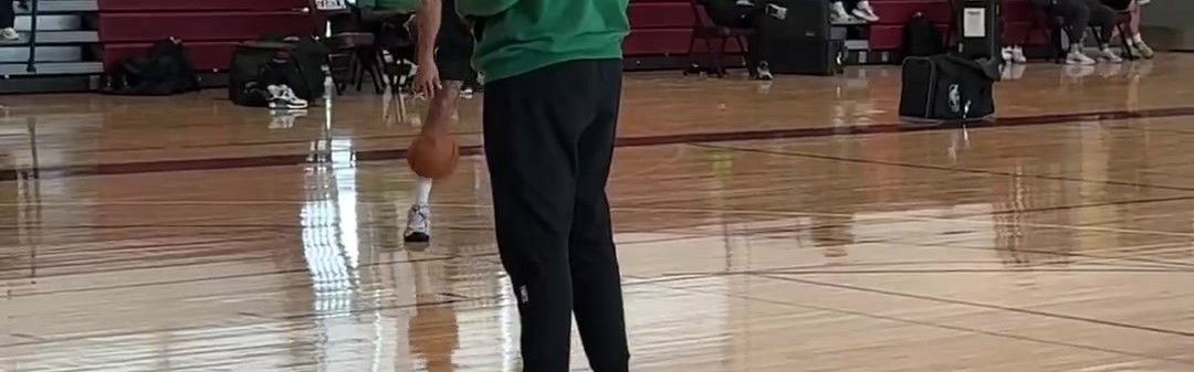 kaiyun官网-真要本赛季复出？塔图姆今日进行了原地投篮训练